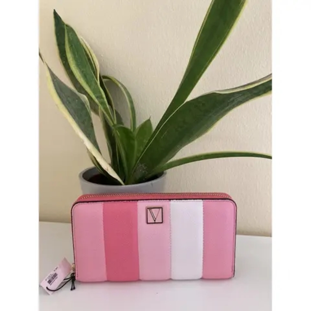 New Victorias Secret Pink and White Women's Wallet